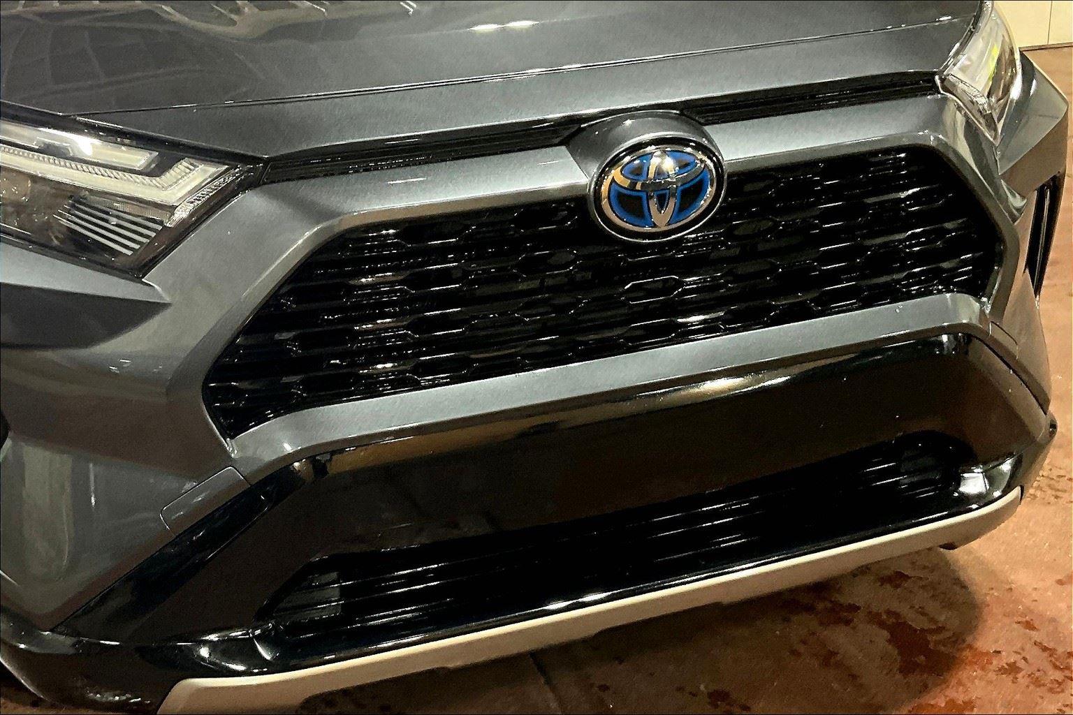 2022 Toyota RAV4 Hybrid XSE photo 24