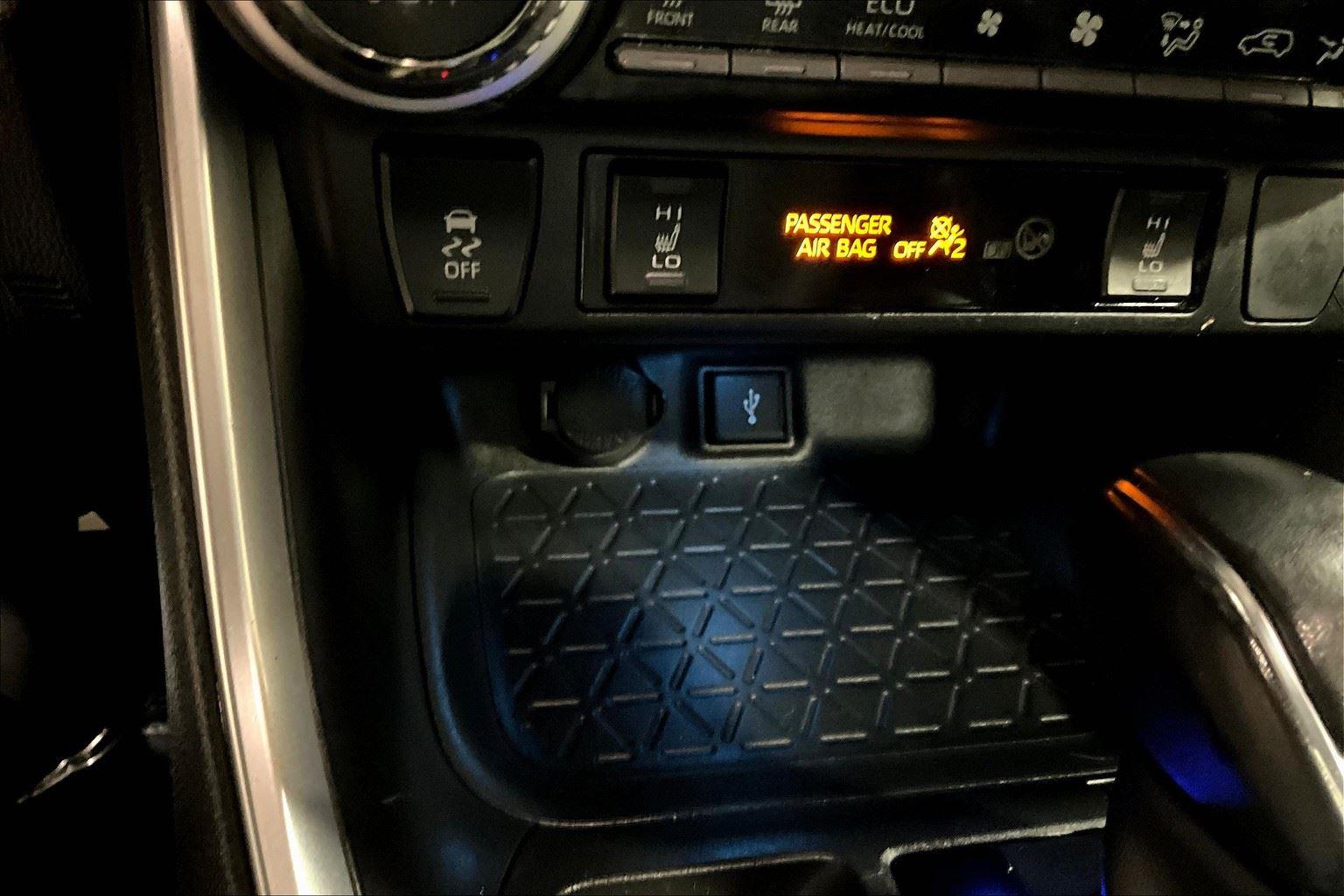 2022 Toyota RAV4 Hybrid XSE photo 27