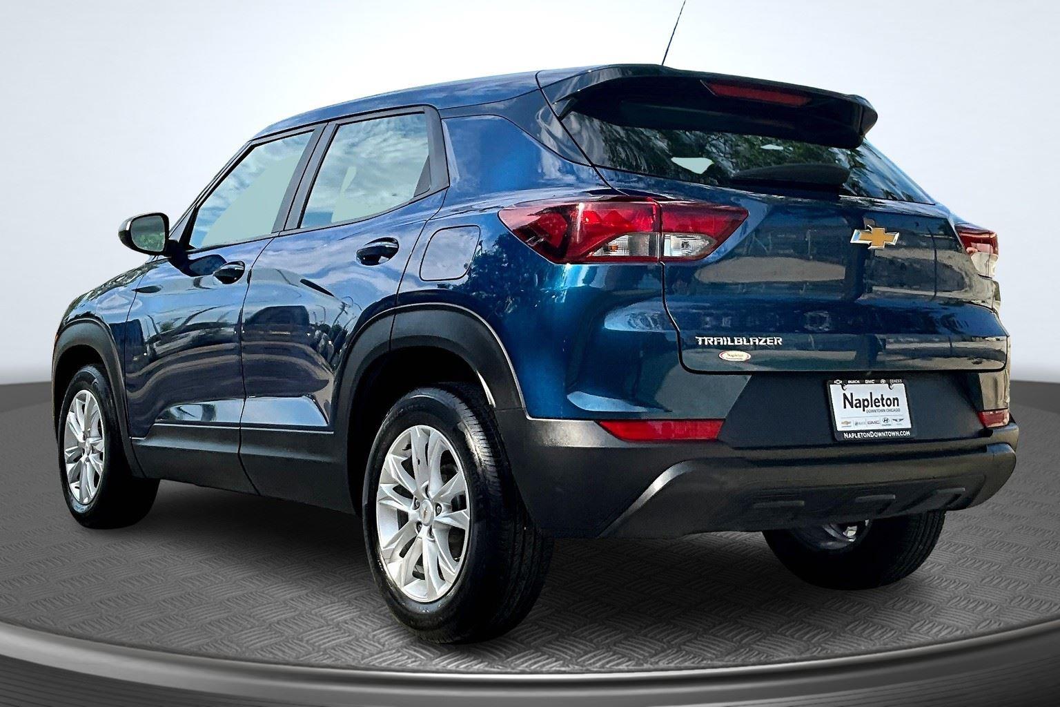 2021 Chevrolet Trailblazer LS photo 2