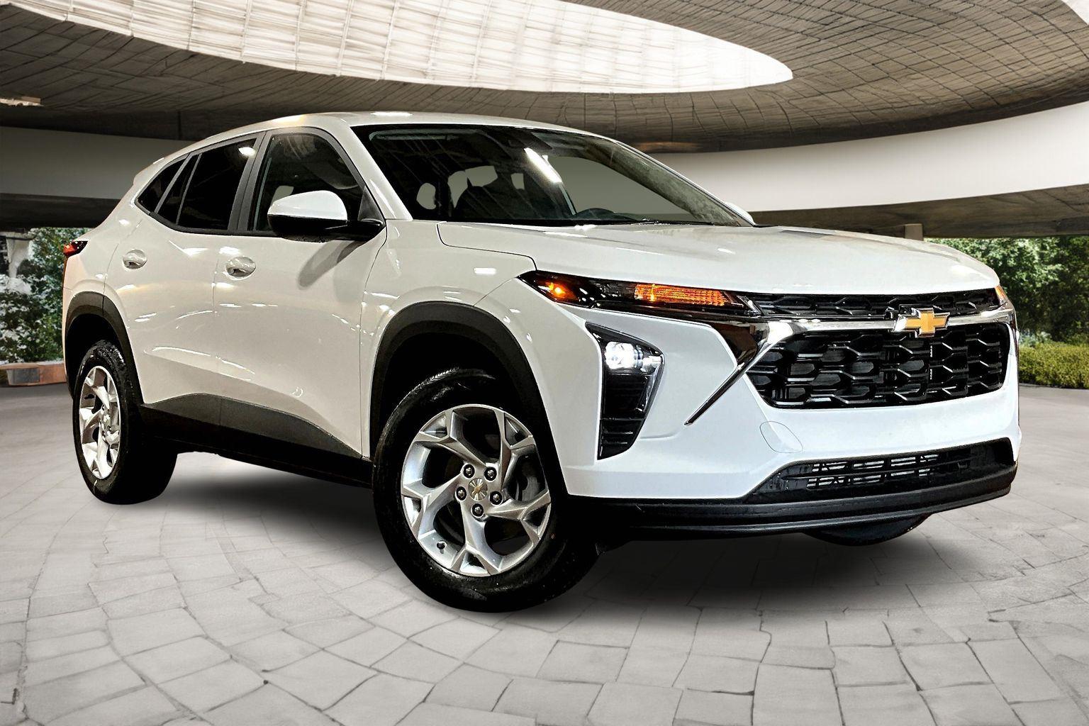 2026 Chevrolet Trax LS photo 2