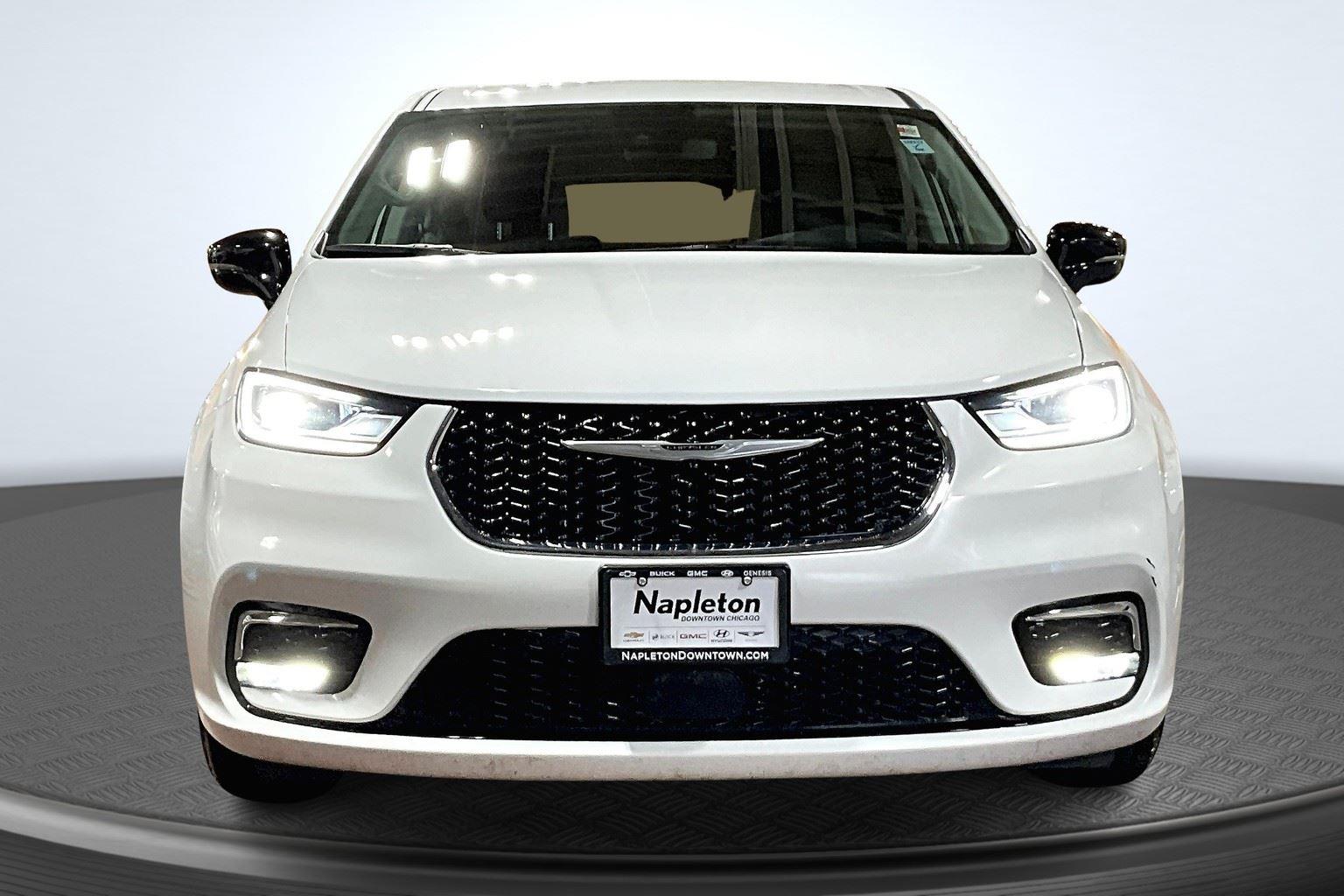 2024 Chrysler Pacifica Hybrid photo 2