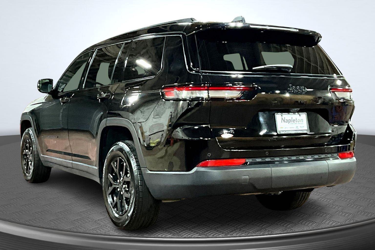 2024 Jeep Grand Cherokee Altitude photo 2