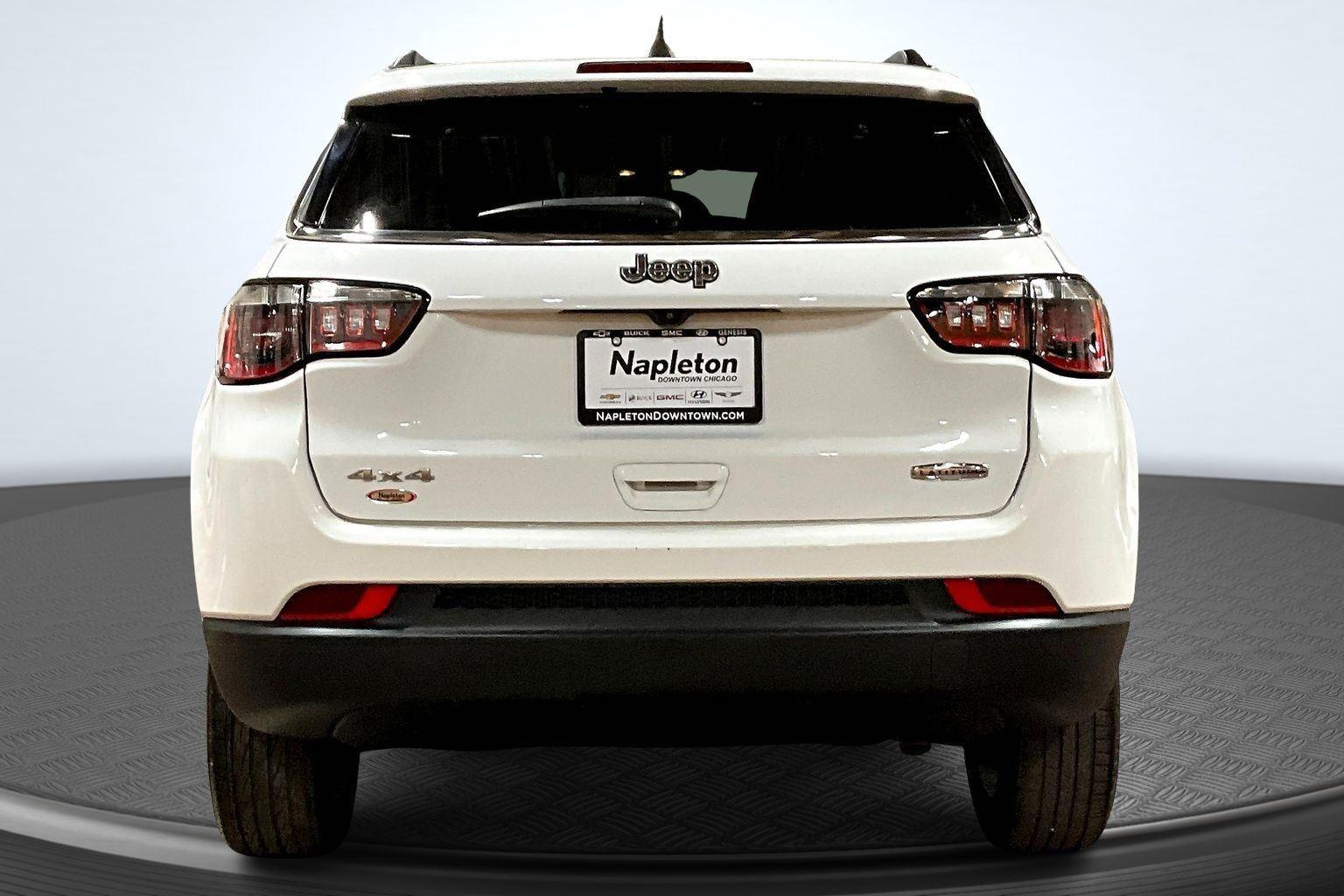 2022 Jeep Compass Latitude photo 4