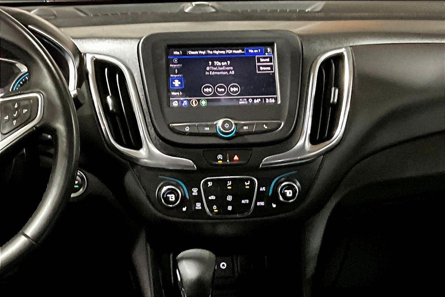 2022 Chevrolet Equinox LT photo 3