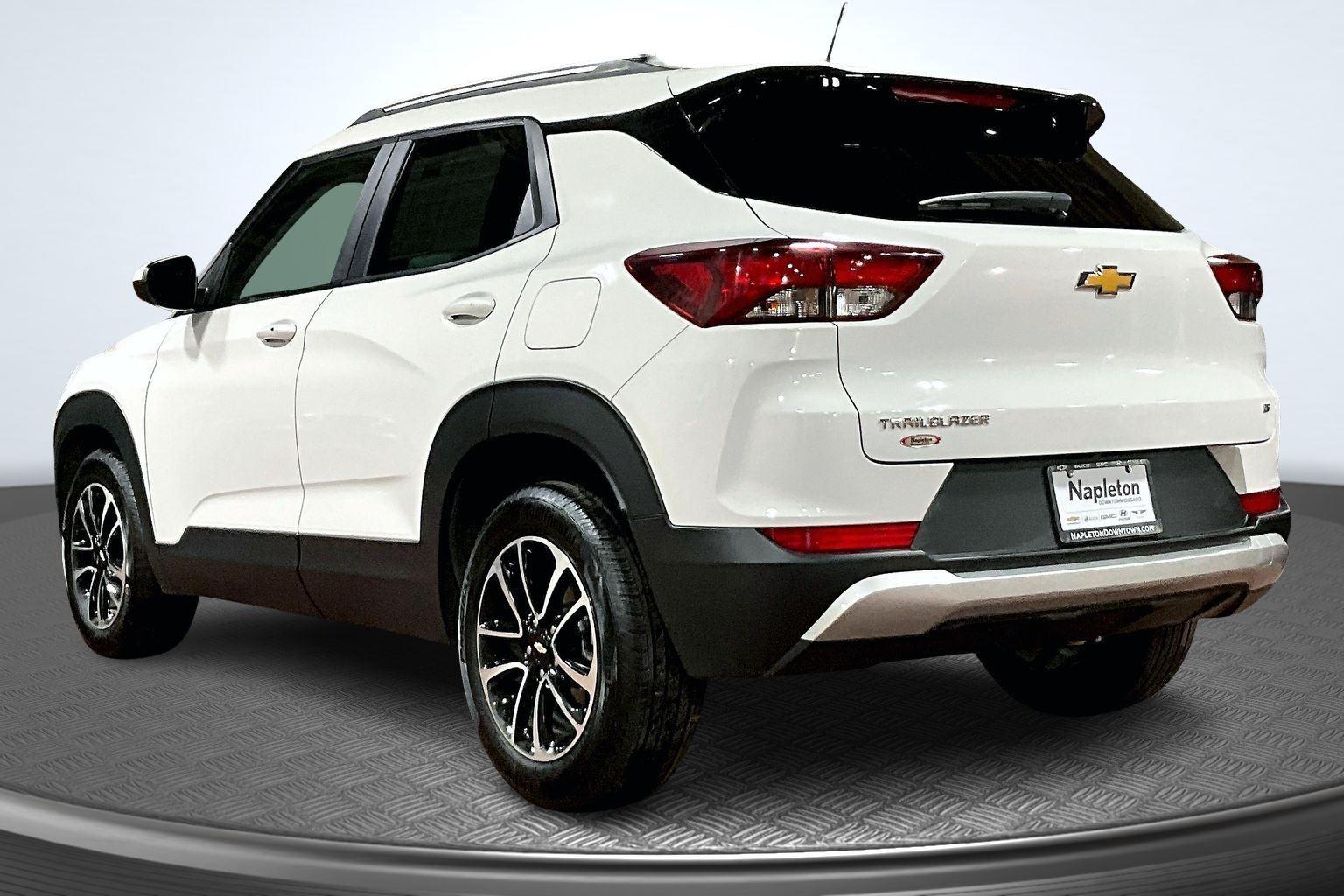 2025 Chevrolet Trailblazer LT photo 2