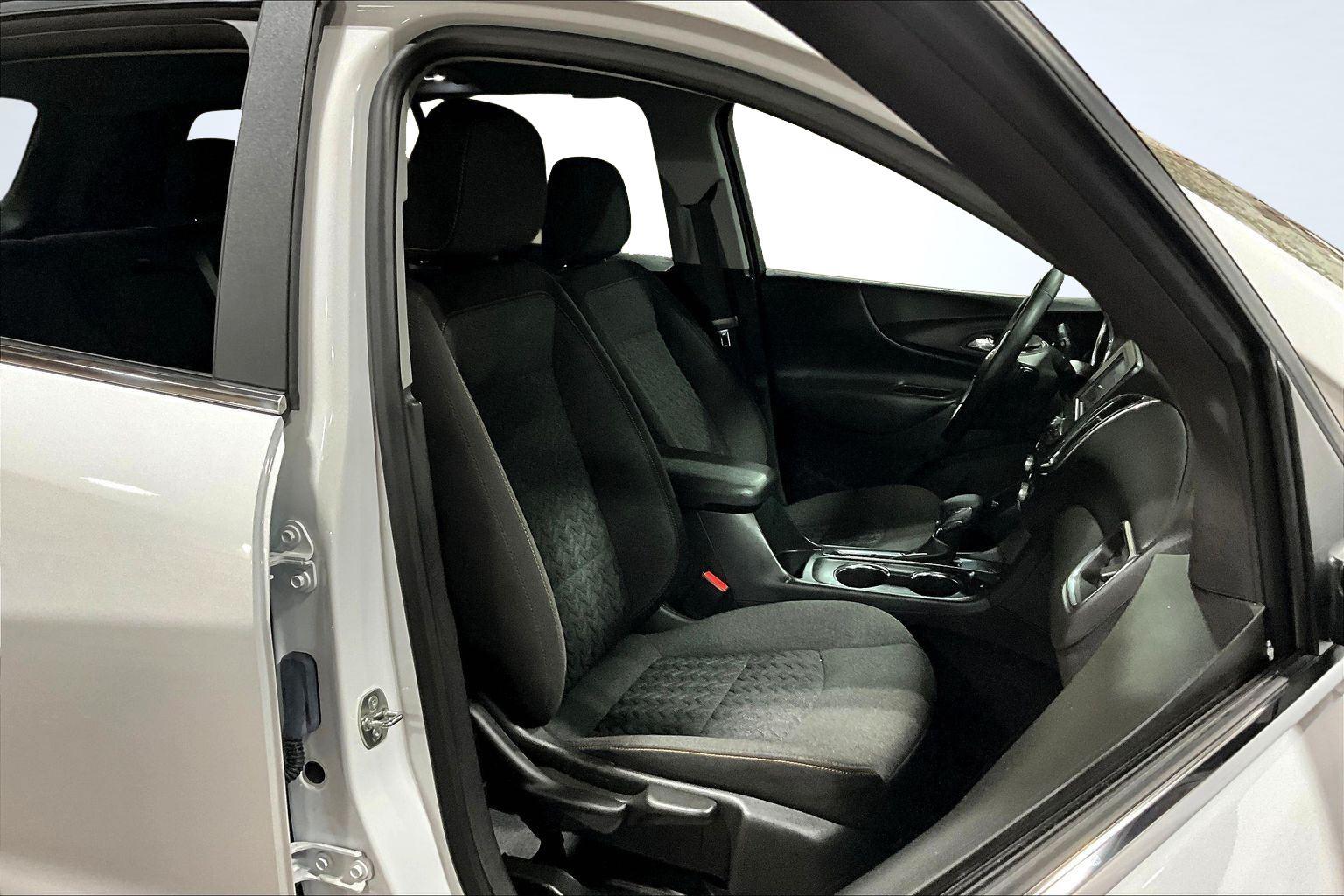 2024 Chevrolet Equinox LT photo 4