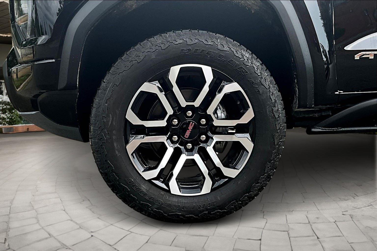2025 GMC Canyon AT4 - Photo 12