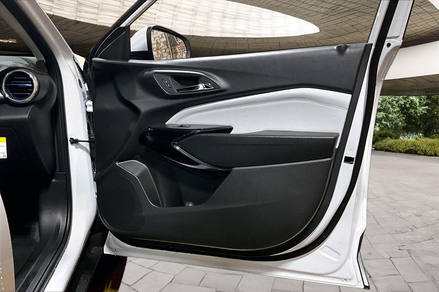 2026 Chevrolet Trax LT - Photo 13