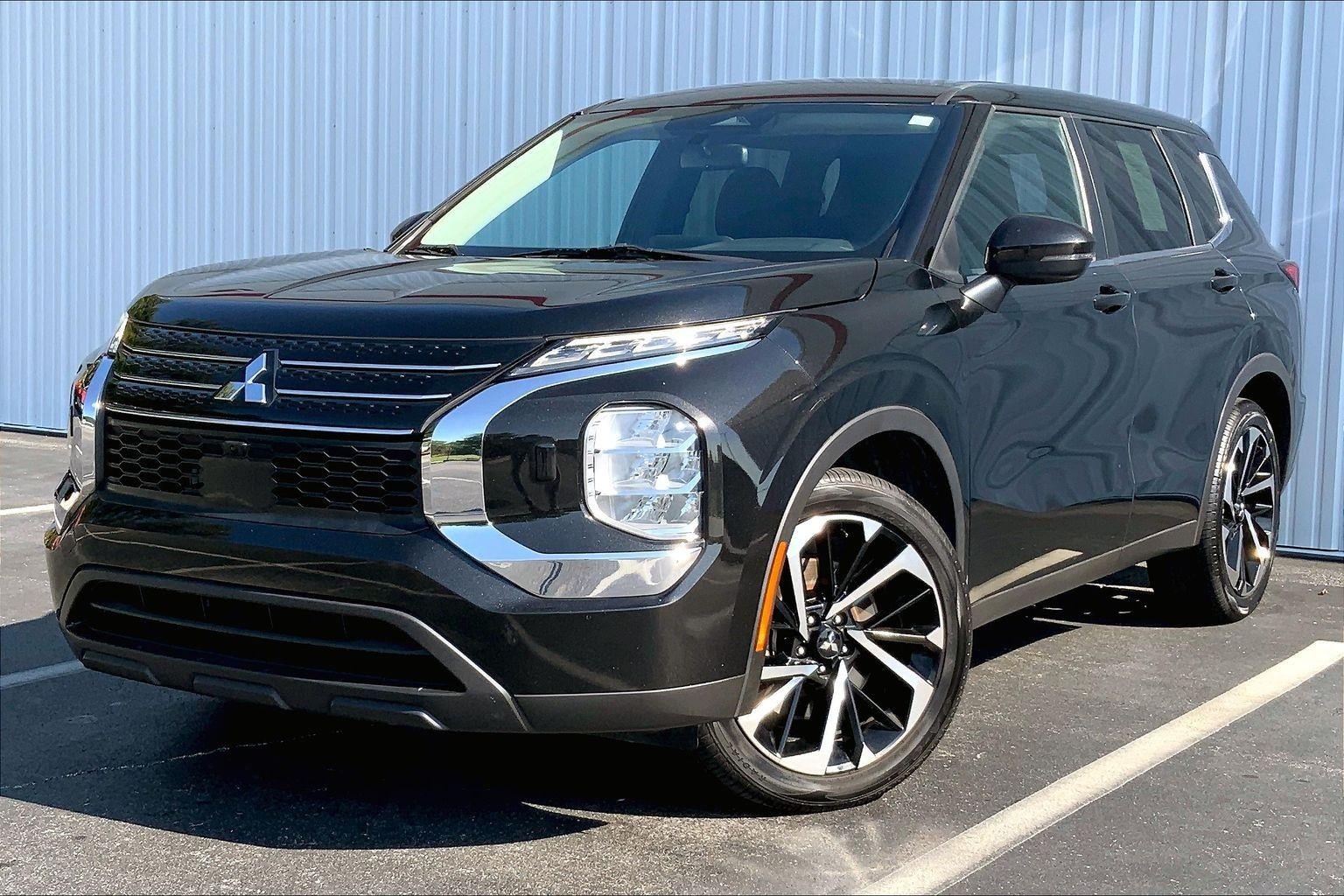 Labrador Black Pearl 2022 Mitsubishi Outlander SUV / Crossover All-Wheel Drive Continuously Variable Transmission