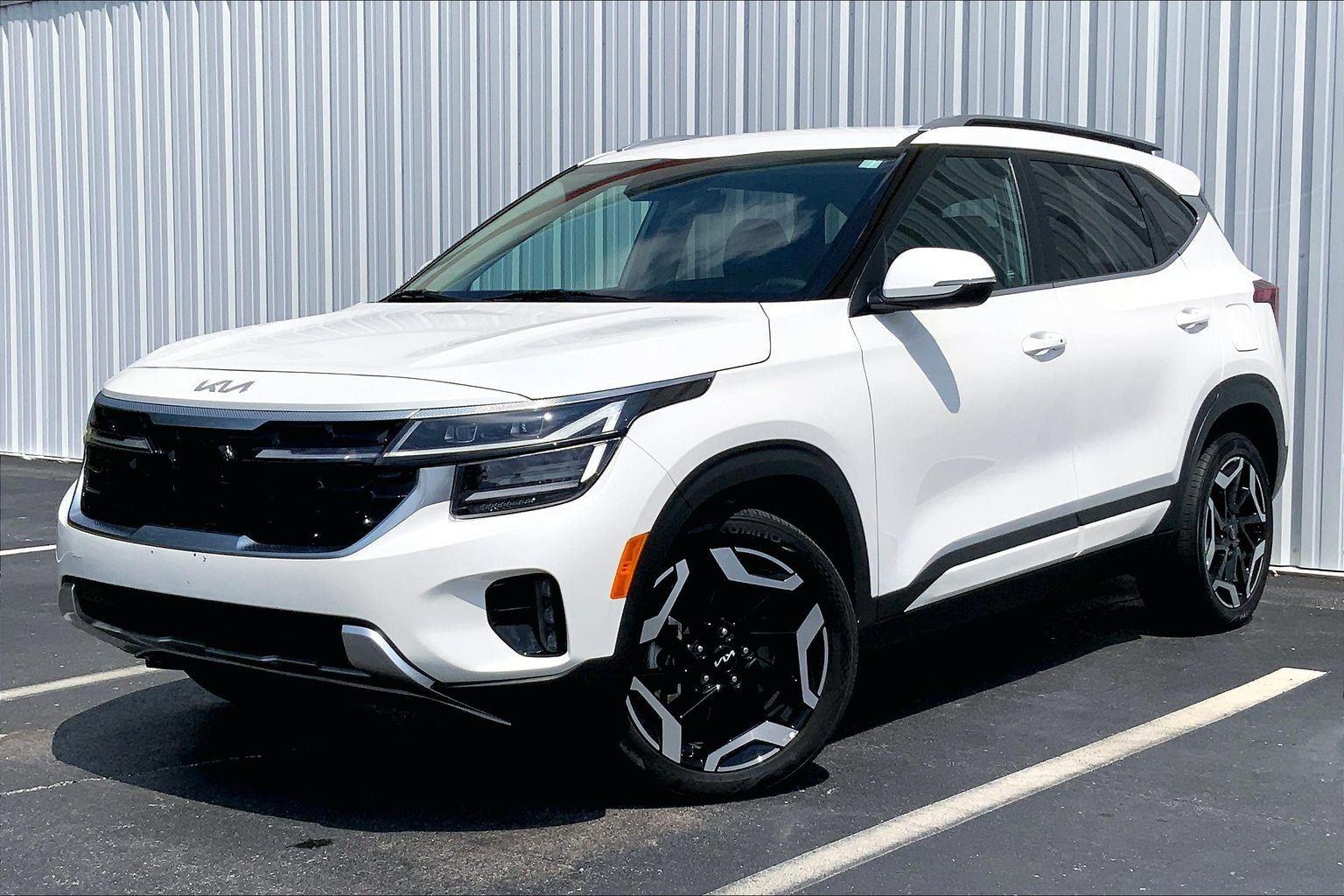 Snow White Pearl 2024 Kia Seltos SUV / Crossover All-Wheel Drive Automatic