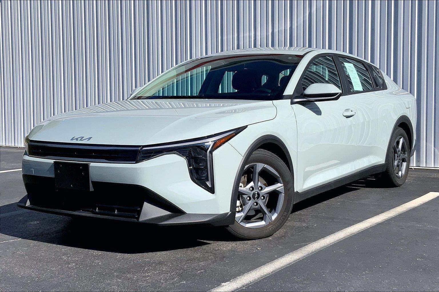  2025 Kia K4 LXS FWD   