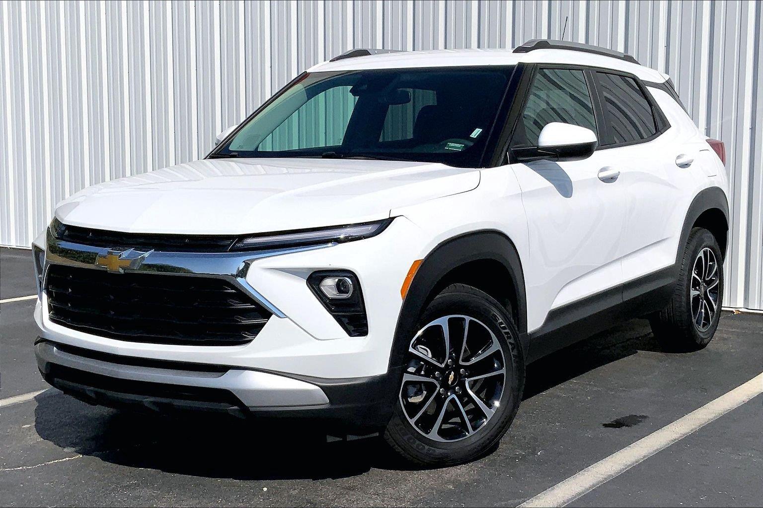 Summit White 2025 Chevrolet Trailblazer SUV / Crossover Four-Wheel Drive 9-Speed Automatic
