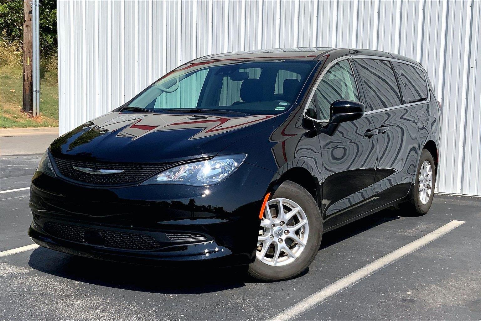 Diamond Black Crystal Pearlcoat 2024 Chrysler Voyager Minivan Front-Wheel Drive 9-Speed Automatic