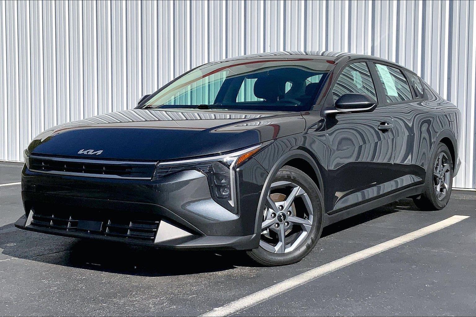 Interstellar Gray 2025 Kia K4 Sedan Front-Wheel Drive Continuously Variable Transmission