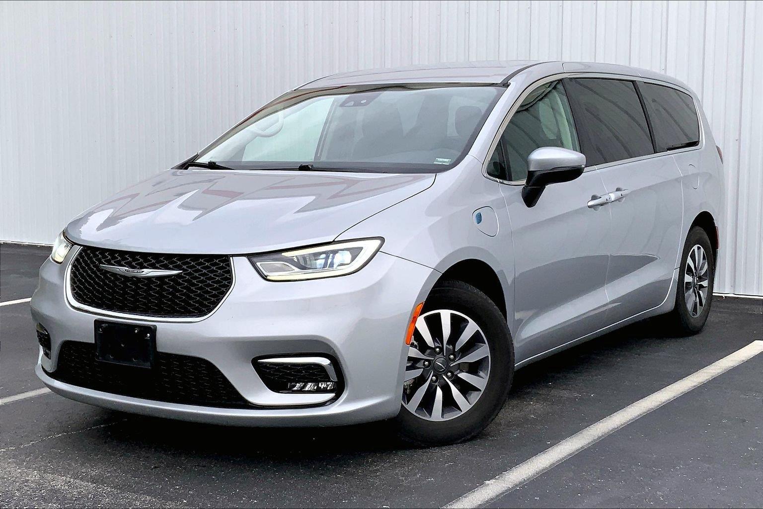  2023 Chrysler Pacifica Hybrid Touring L FWD   