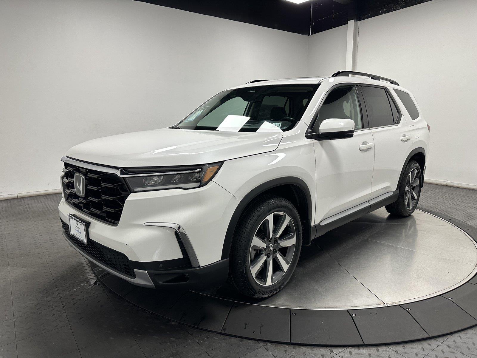  2024 Honda Pilot Touring AWD   