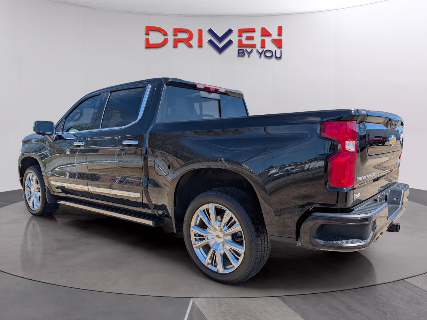 View vehicle photo 3