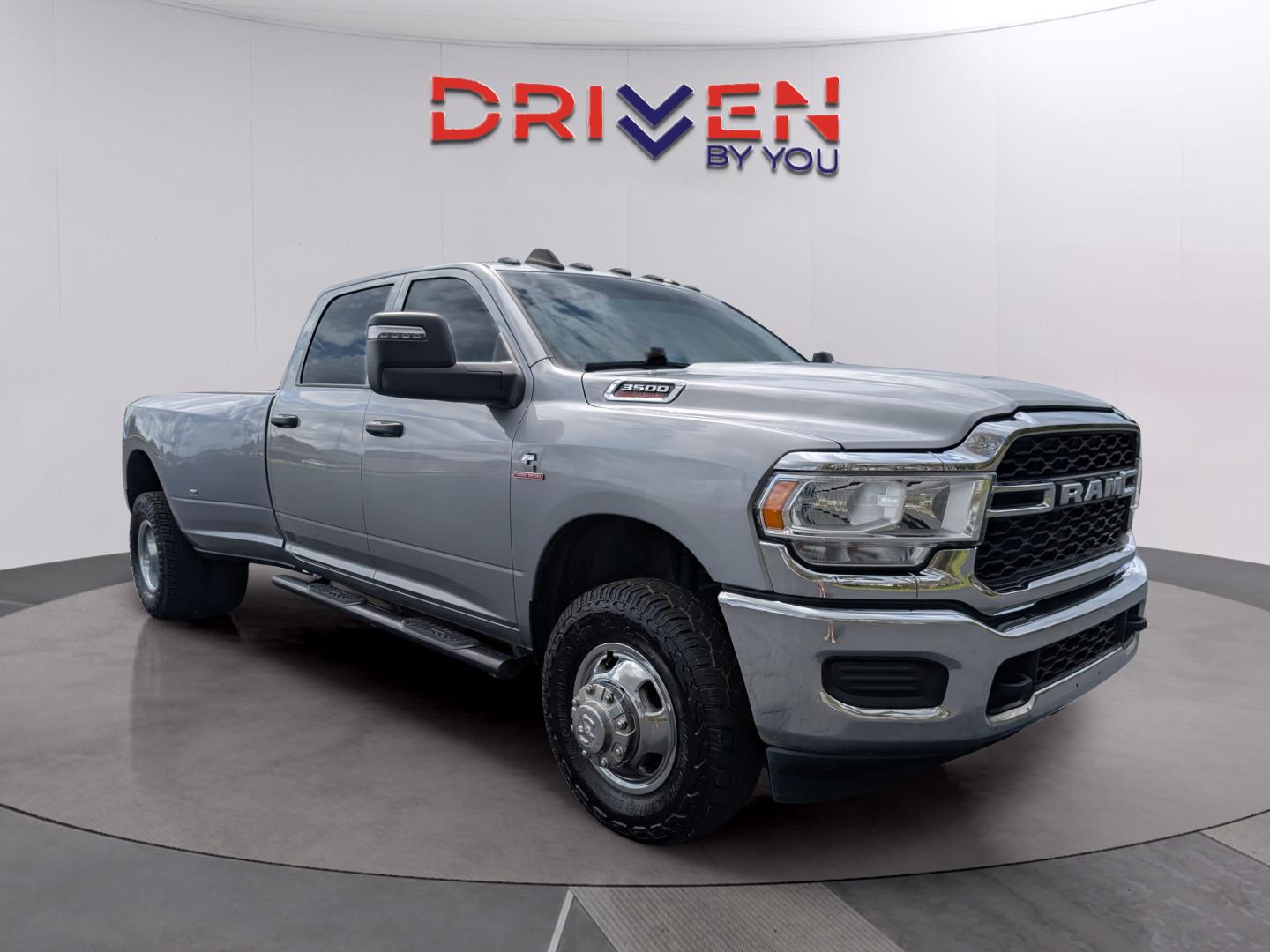 View vehicle photo 7