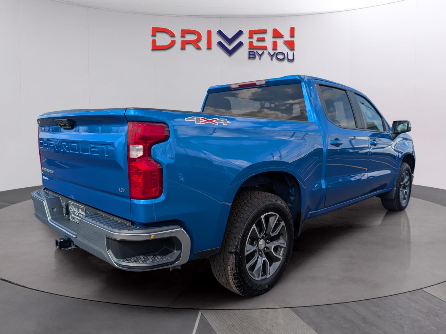 View vehicle photo 5