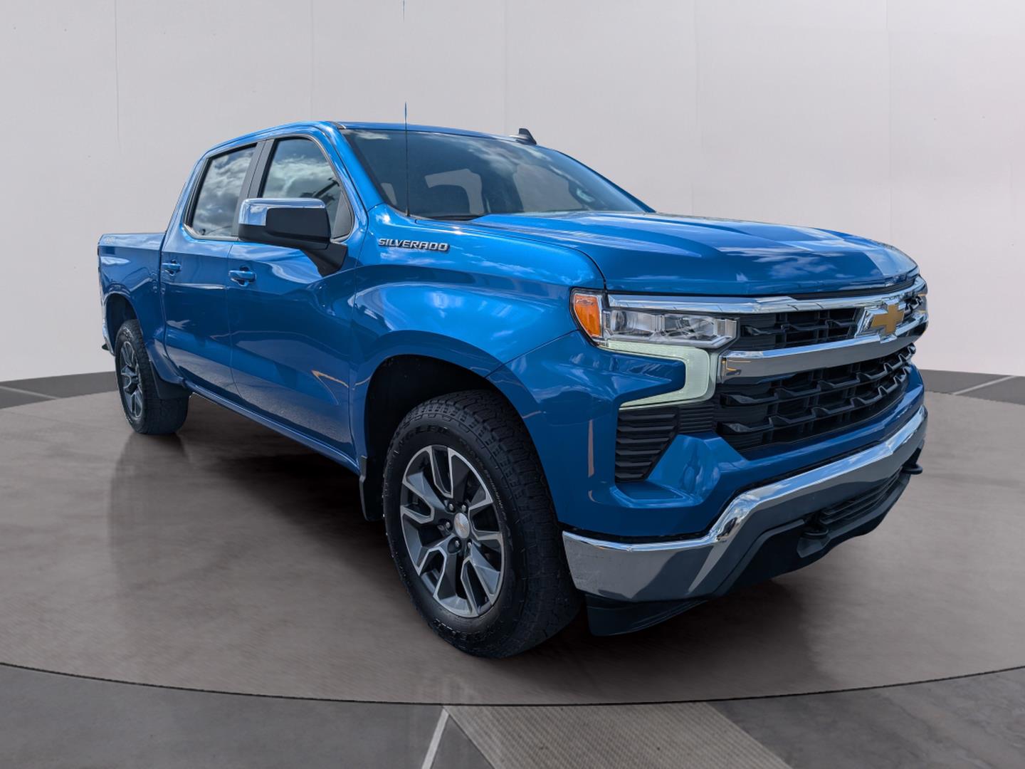 View vehicle photo 7