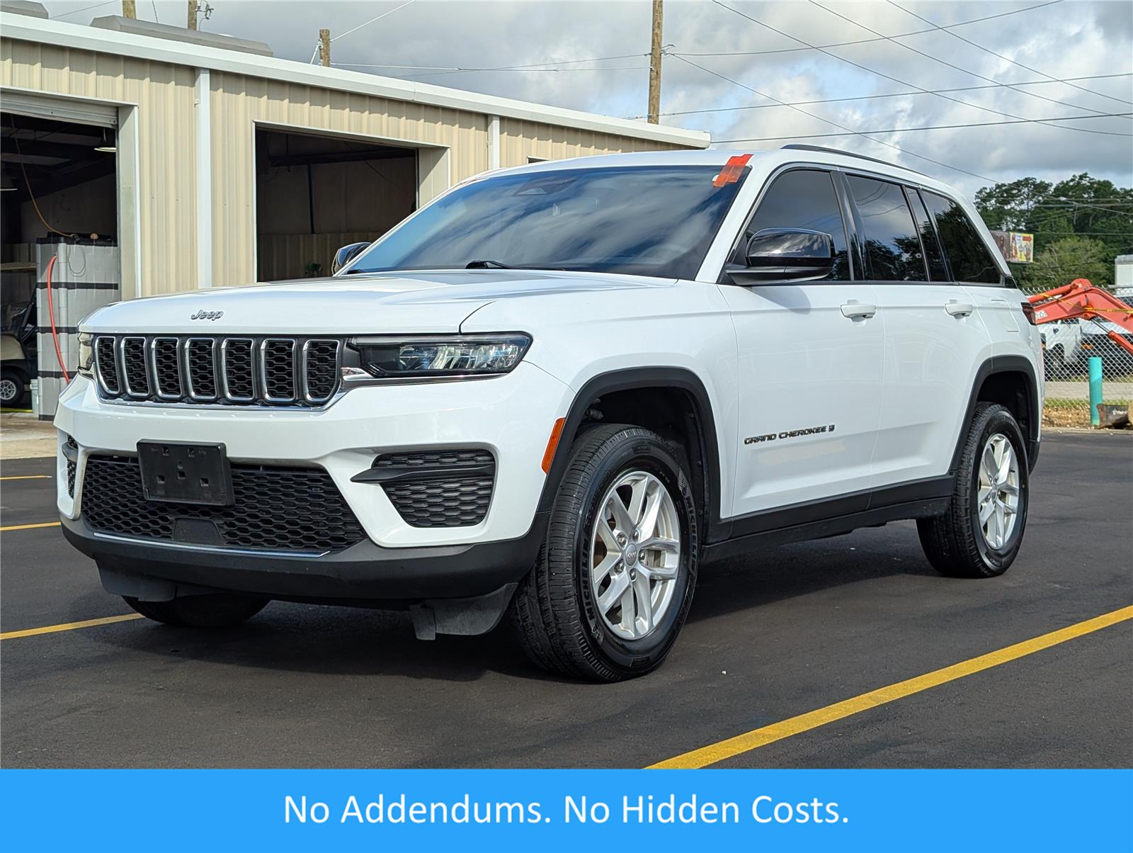  2023 Jeep Grand Cherokee Laredo 4WD   