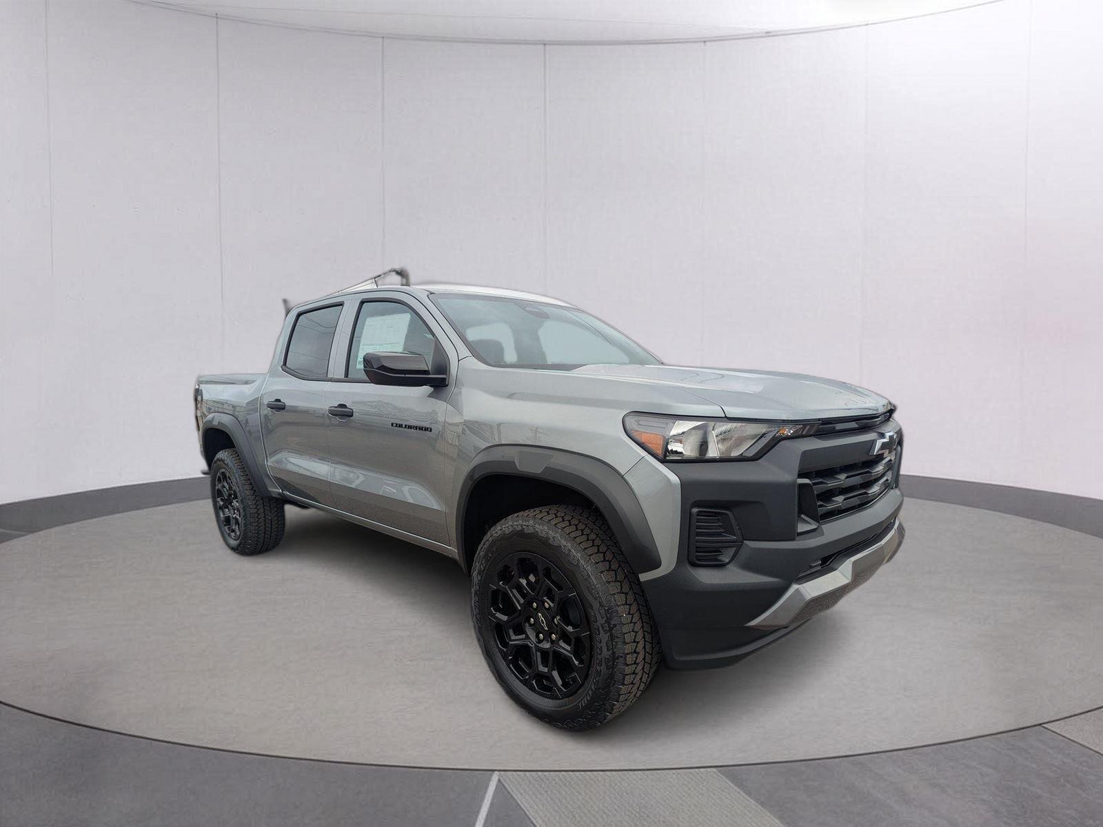 Sterling Gray Metallic 2026 Chevrolet Colorado Pickup Truck Four-Wheel Drive 8-Speed Automatic
