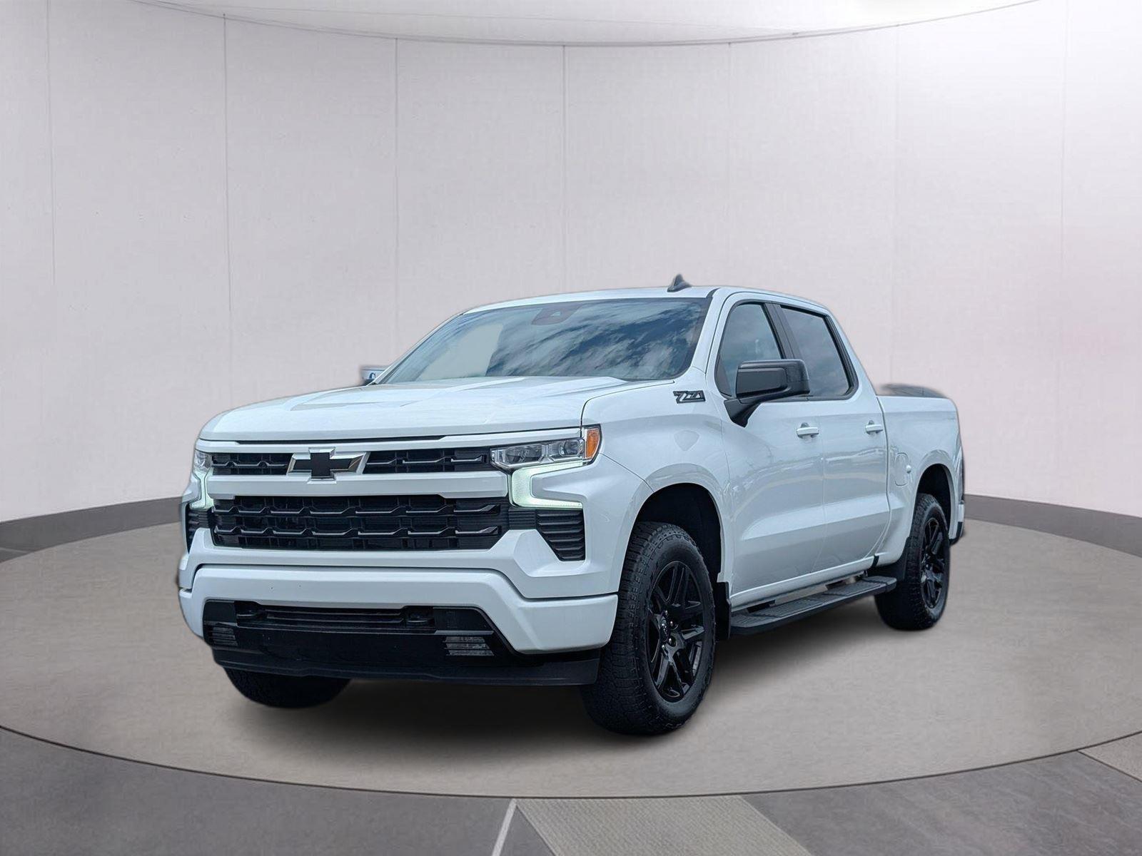 Summit White 2026 Chevrolet Silverado 1500 Pickup Truck Four-Wheel Drive Automatic