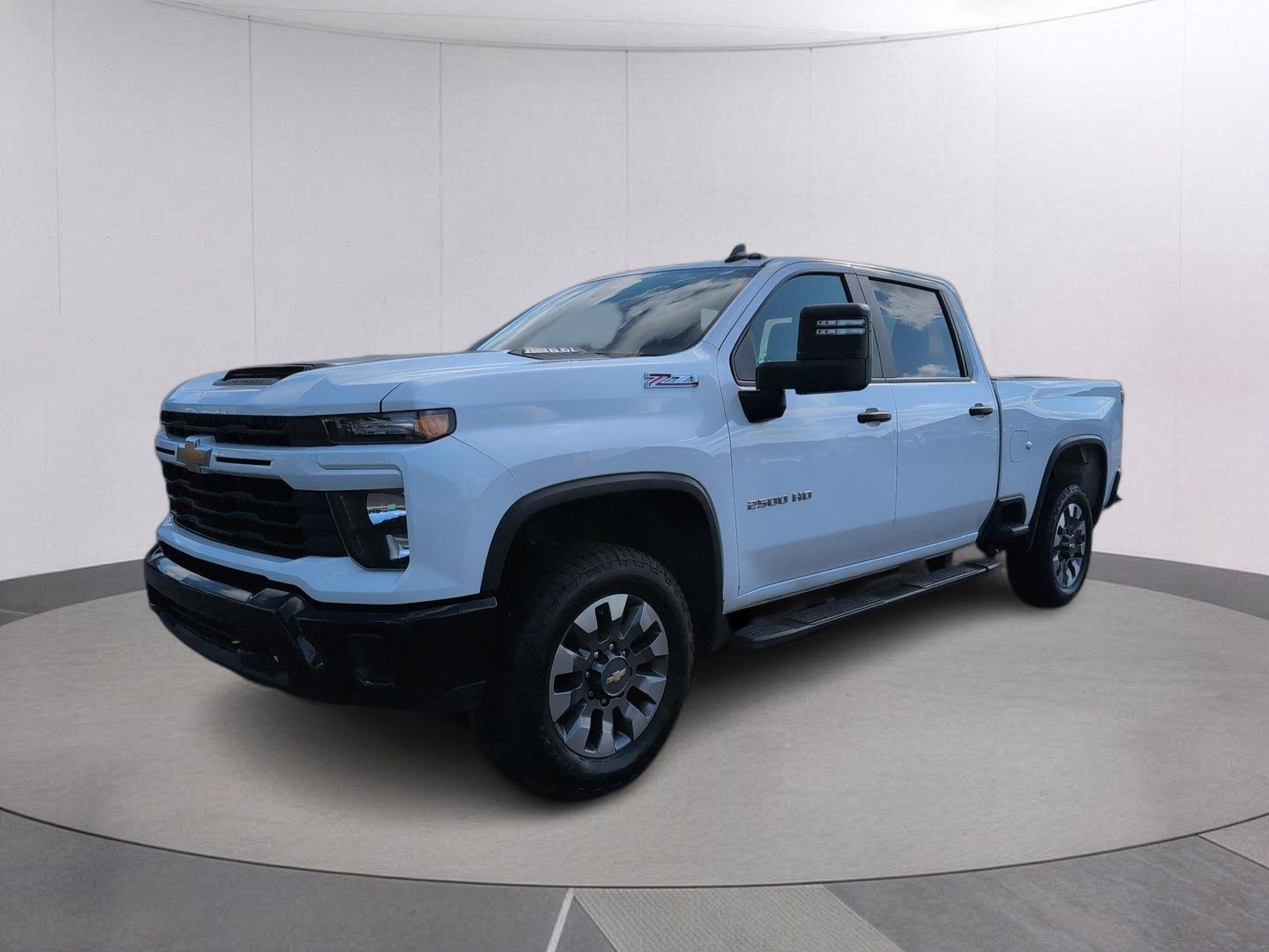 Summit White 2024 Chevrolet Silverado 2500HD Pickup Truck Four-Wheel Drive Automatic