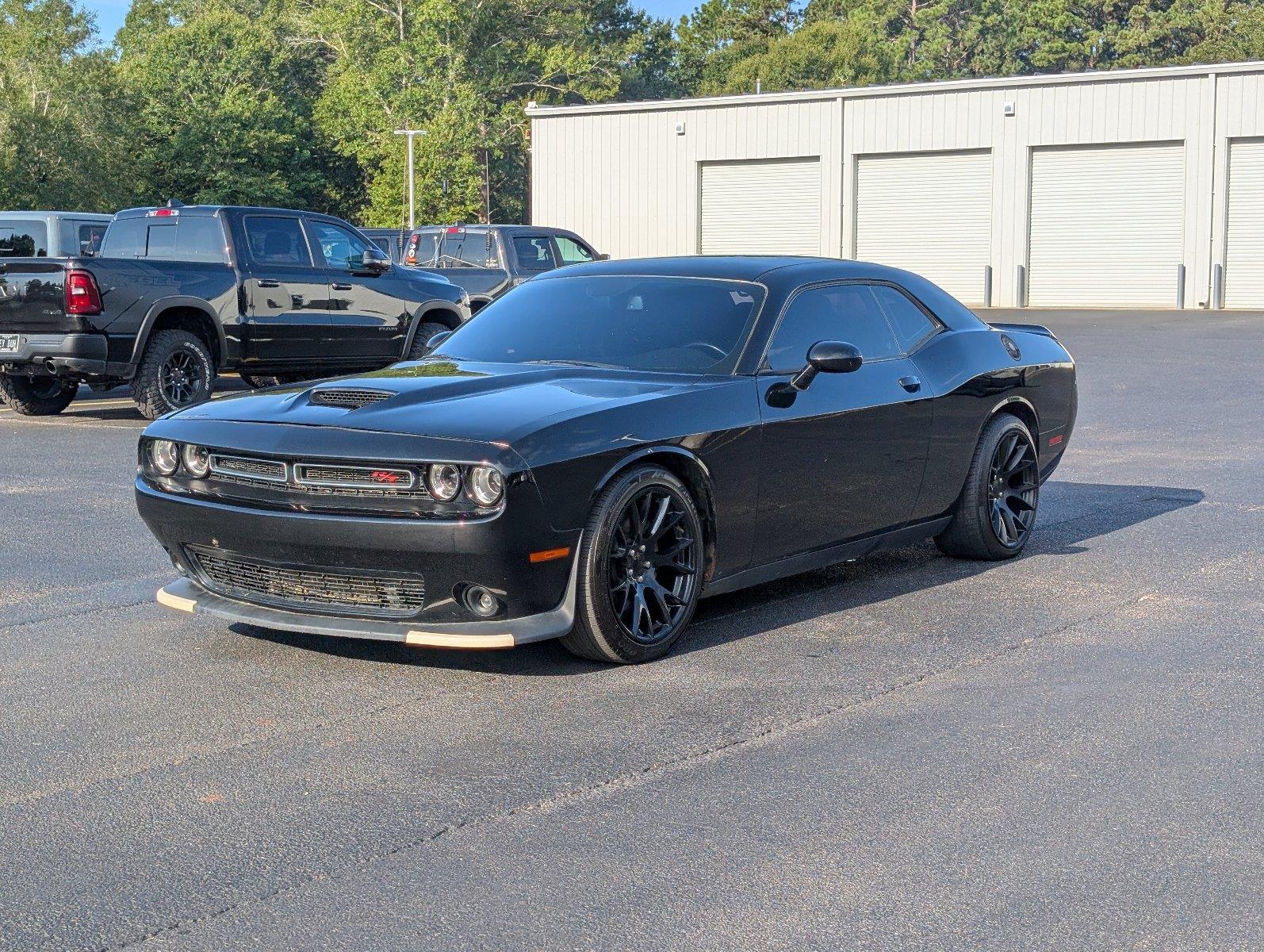 White Knuckle Clearcoat 2020 Dodge Challenger Coupe Rear-Wheel Drive 6-Speed Manual