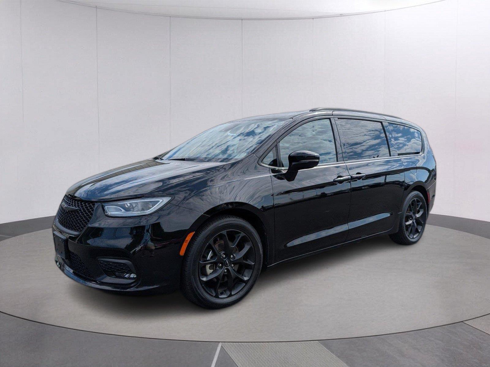  2025 Chrysler Pacifica Limited FWD   