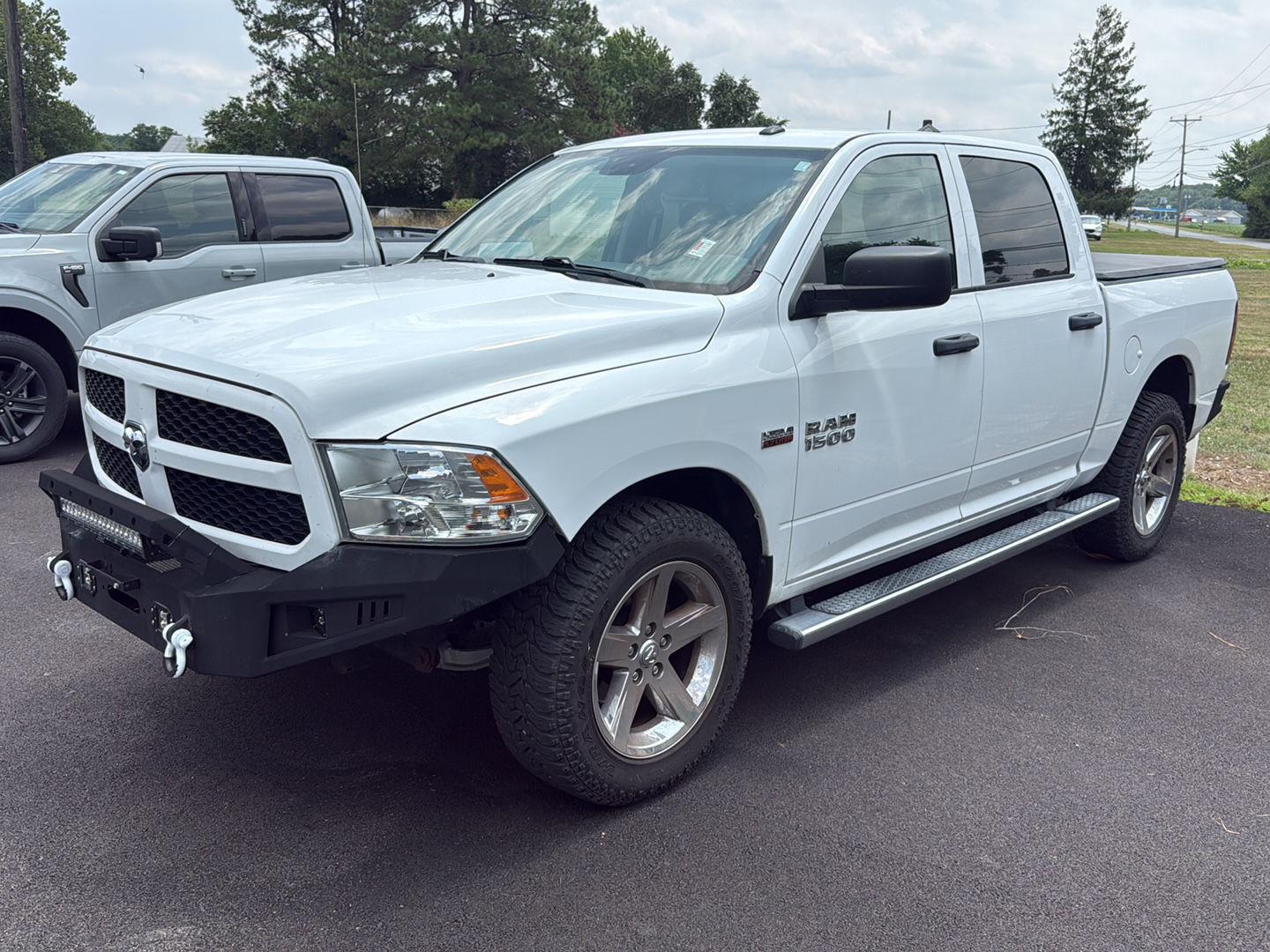 Bright White Clearcoat 2018 RAM 1500 Pickup Truck Four-Wheel Drive 8-Speed Automatic