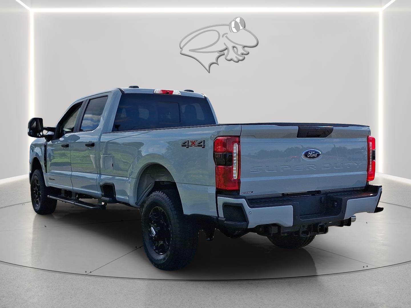 View vehicle photo 3