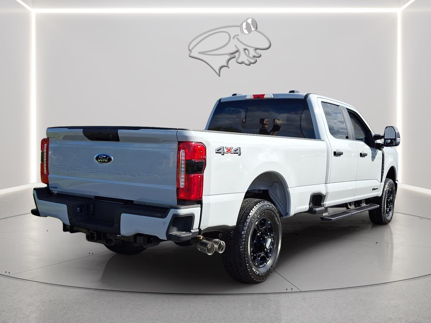 View vehicle photo 4