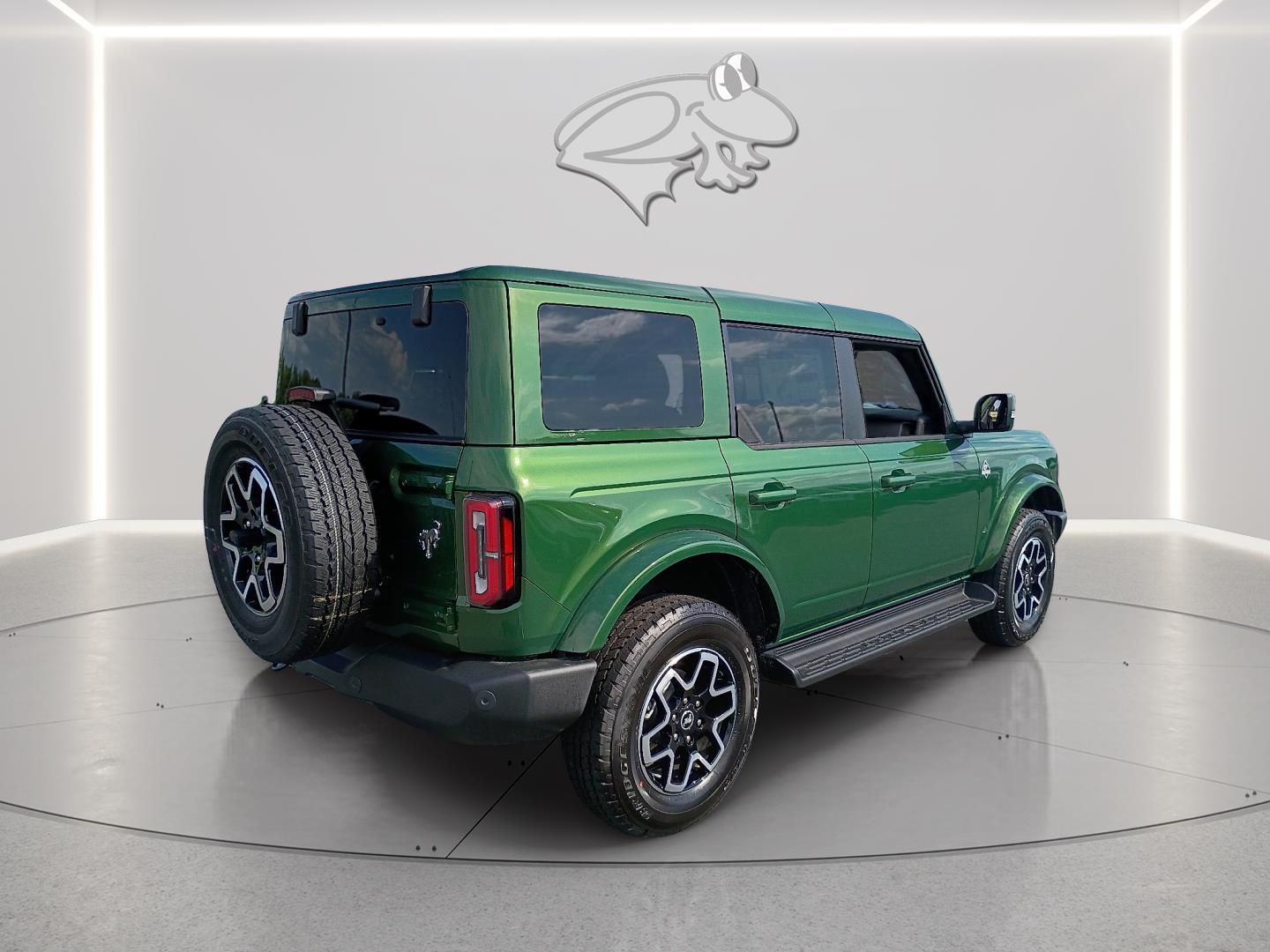 View vehicle photo 3