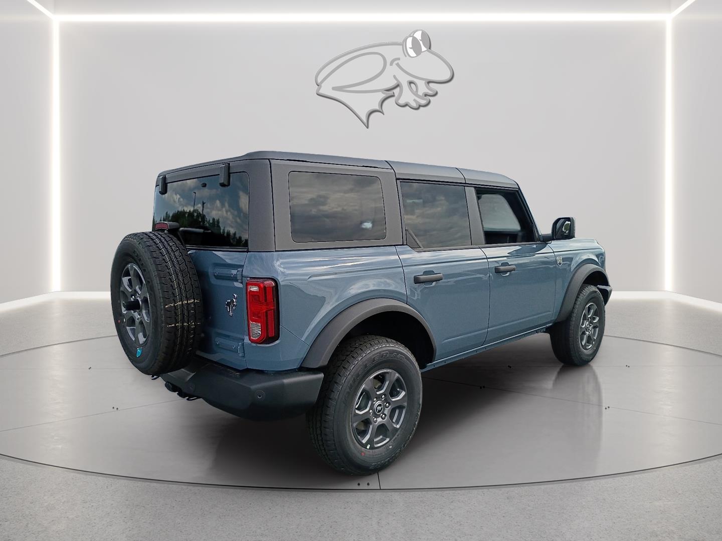 View vehicle photo 3