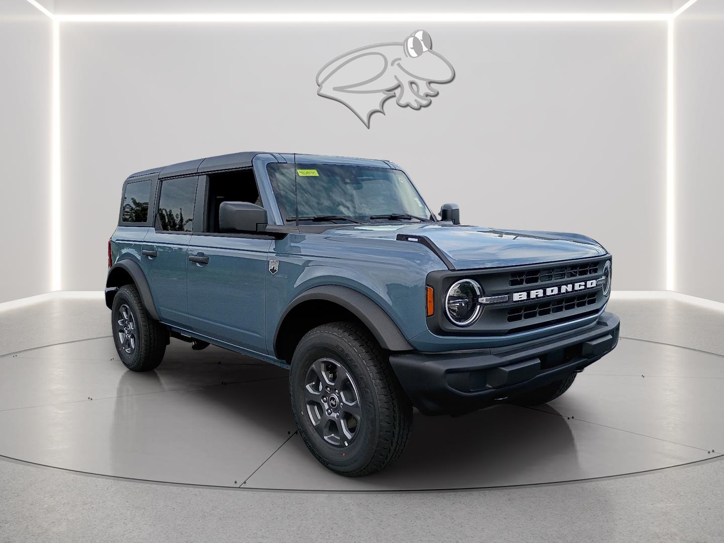 View vehicle photo 4