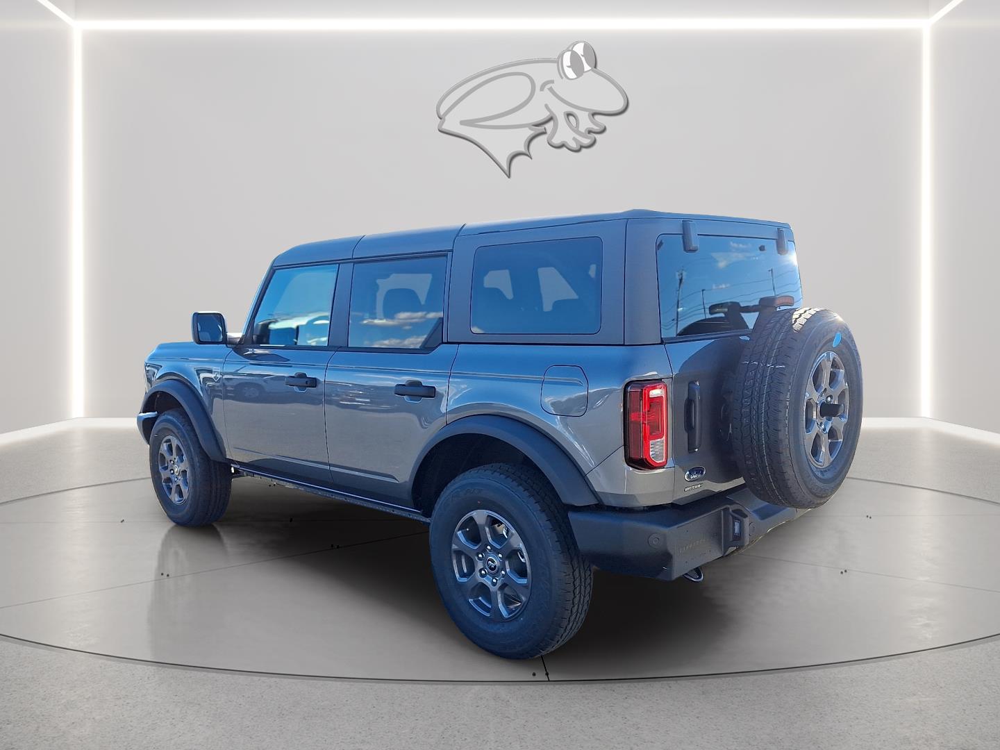 View vehicle photo 3