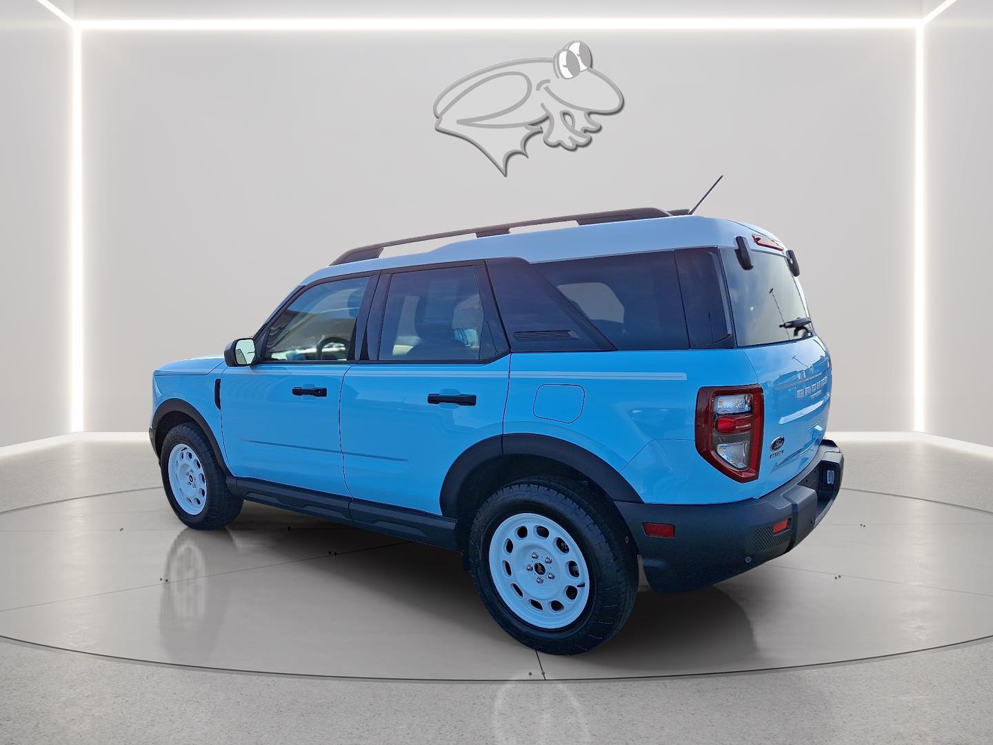 View vehicle photo 3