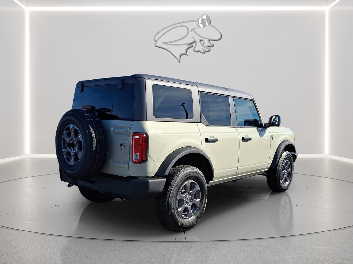 View vehicle photo 3