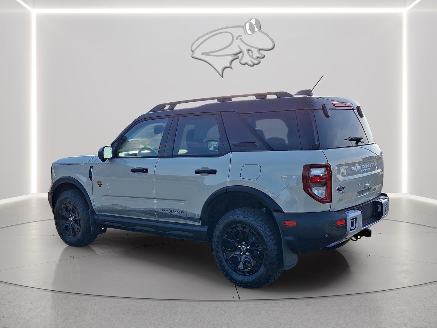 View vehicle photo 3