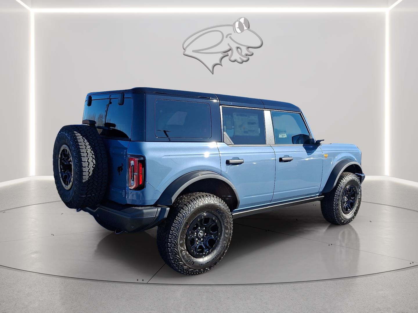 View vehicle photo 3