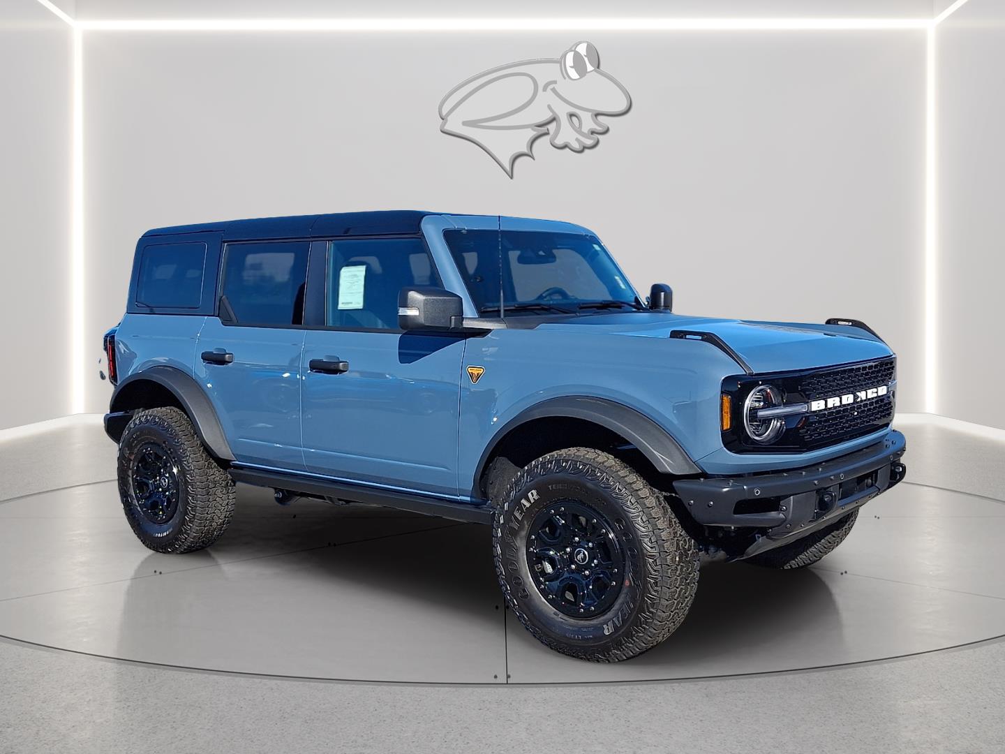 View vehicle photo 4