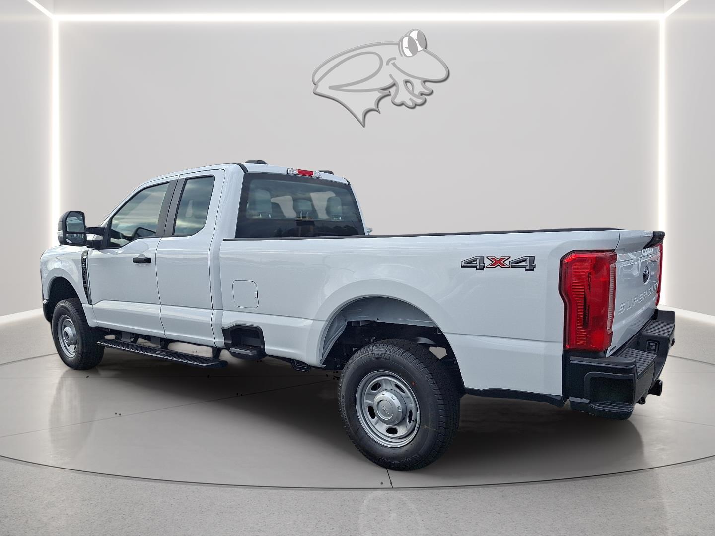 View vehicle photo 3