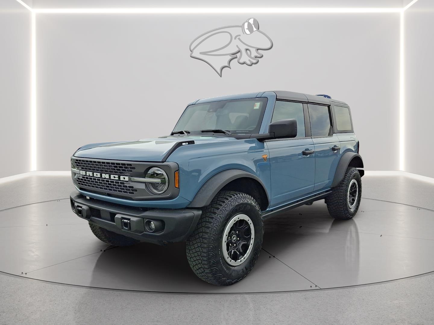 View vehicle photo 4