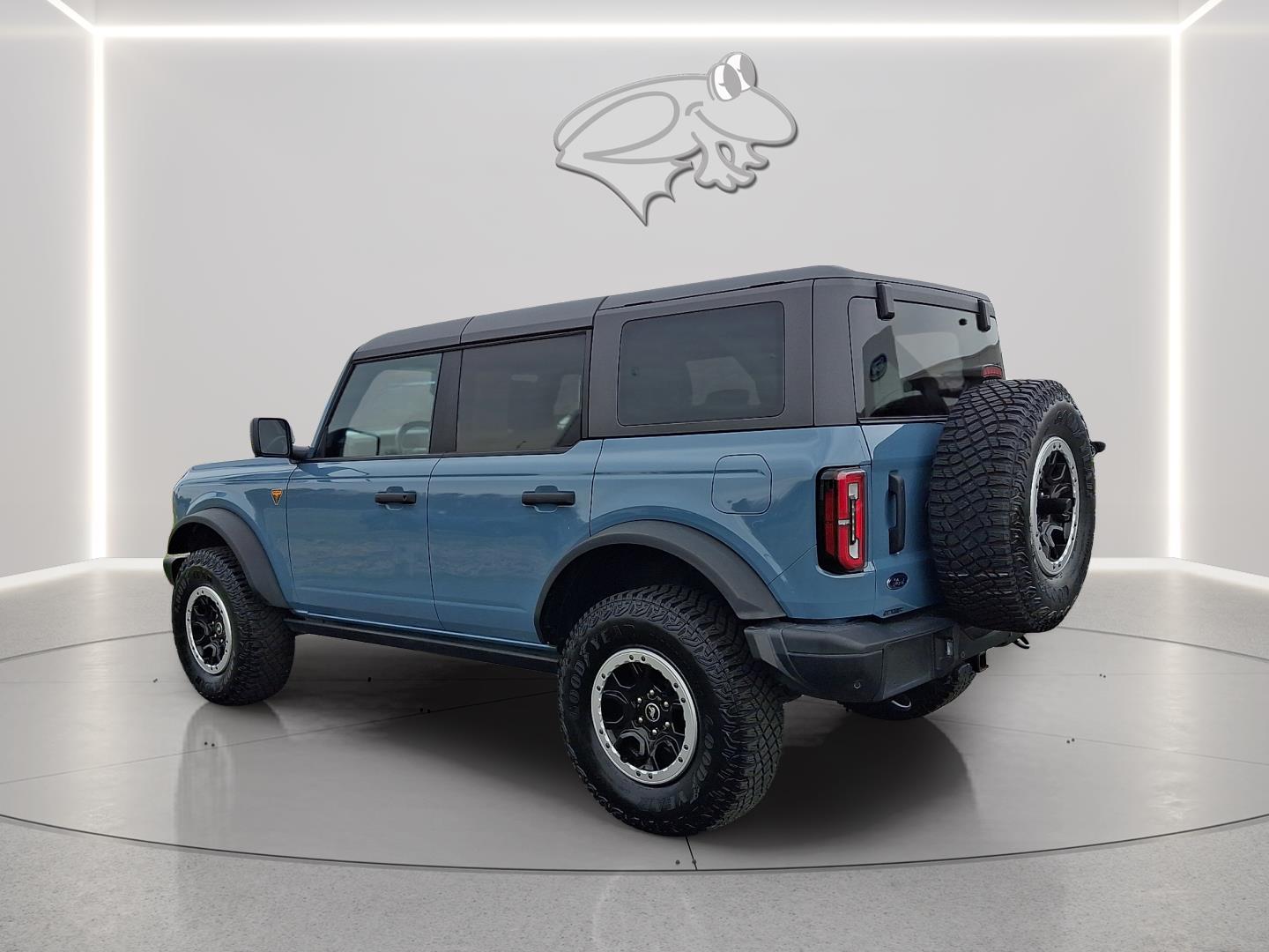 View vehicle photo 7