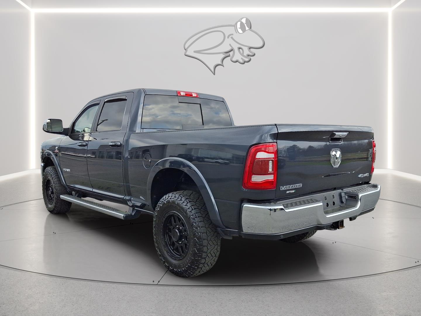 View vehicle photo 5