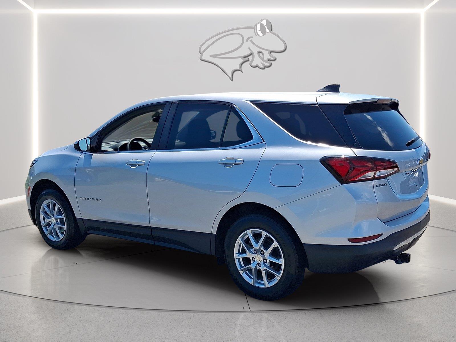 View vehicle photo 4