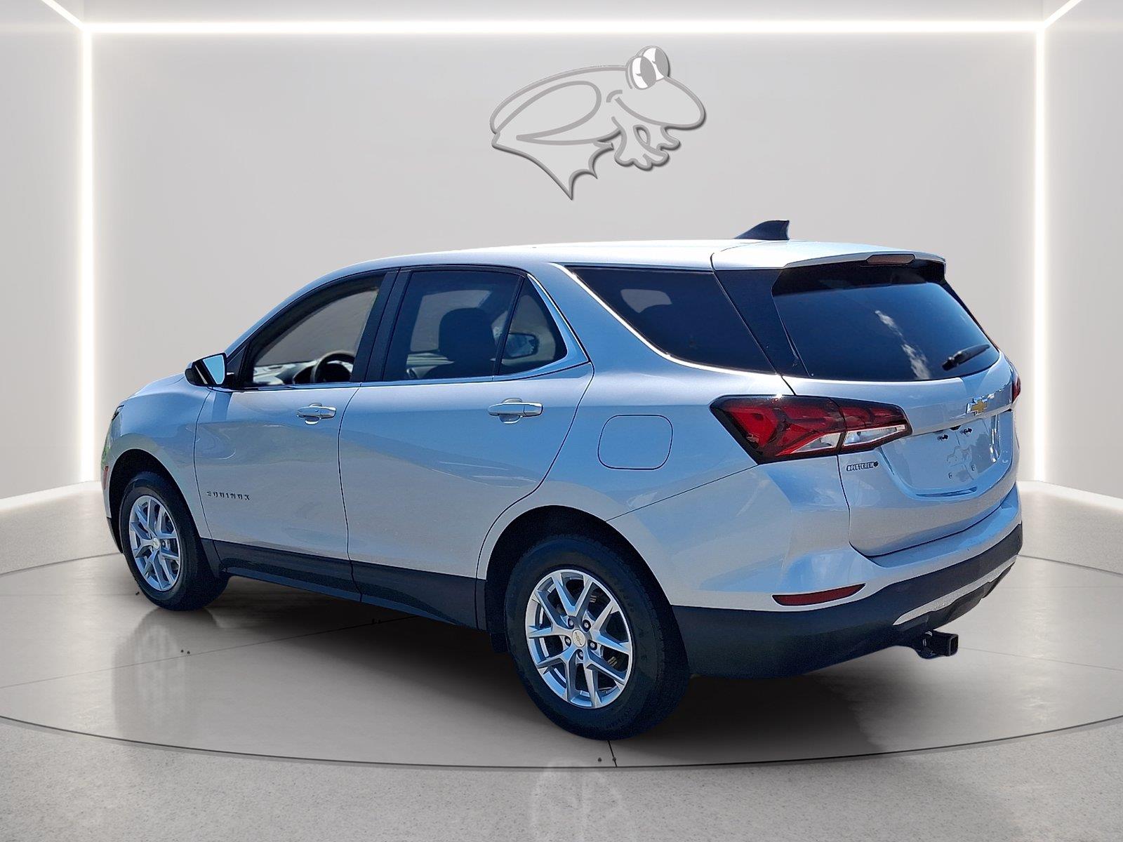 View vehicle photo 5
