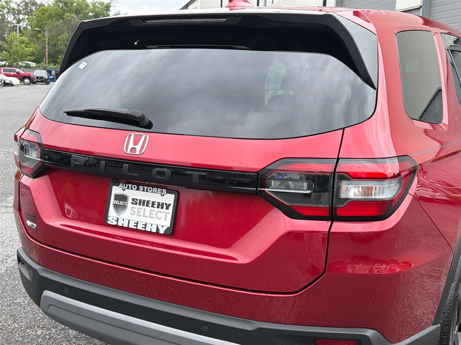 Used 2025 Radiant Red Metallic II Honda EX-L+ image 23