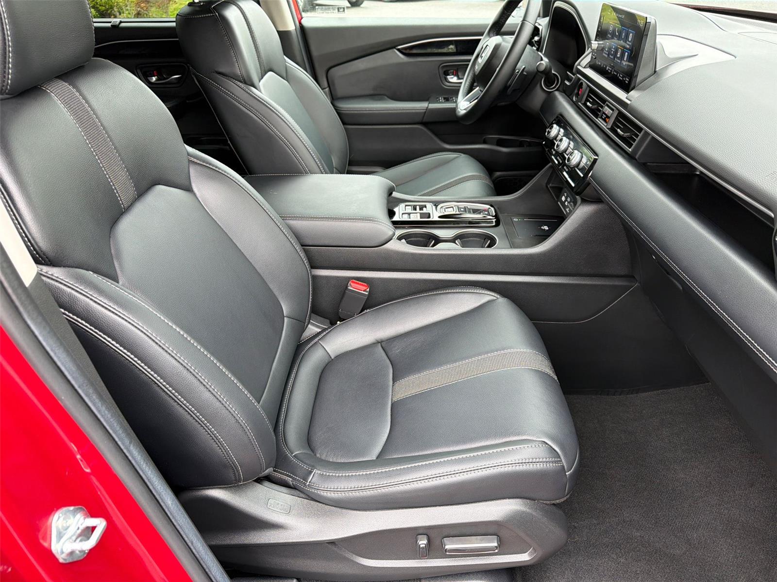 Used 2025 Radiant Red Metallic II Honda EX-L+ image 28